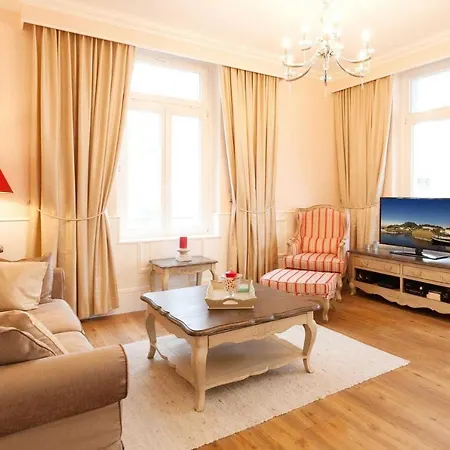 Ostseebad, Sellin, Ruegen, Villa Odin アパート